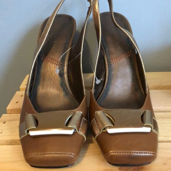 Tahari Sz 7 Heels - Picture 2 of 5